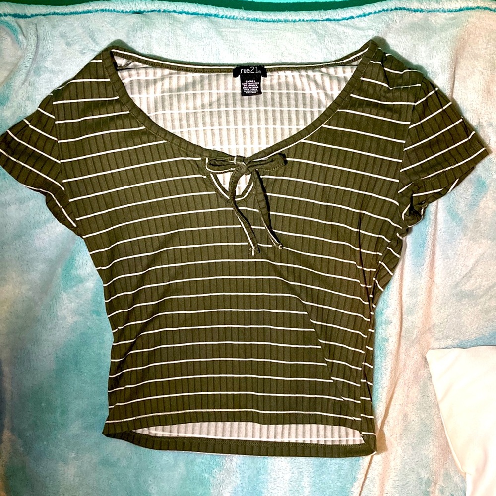 Dark forestish Green and white T